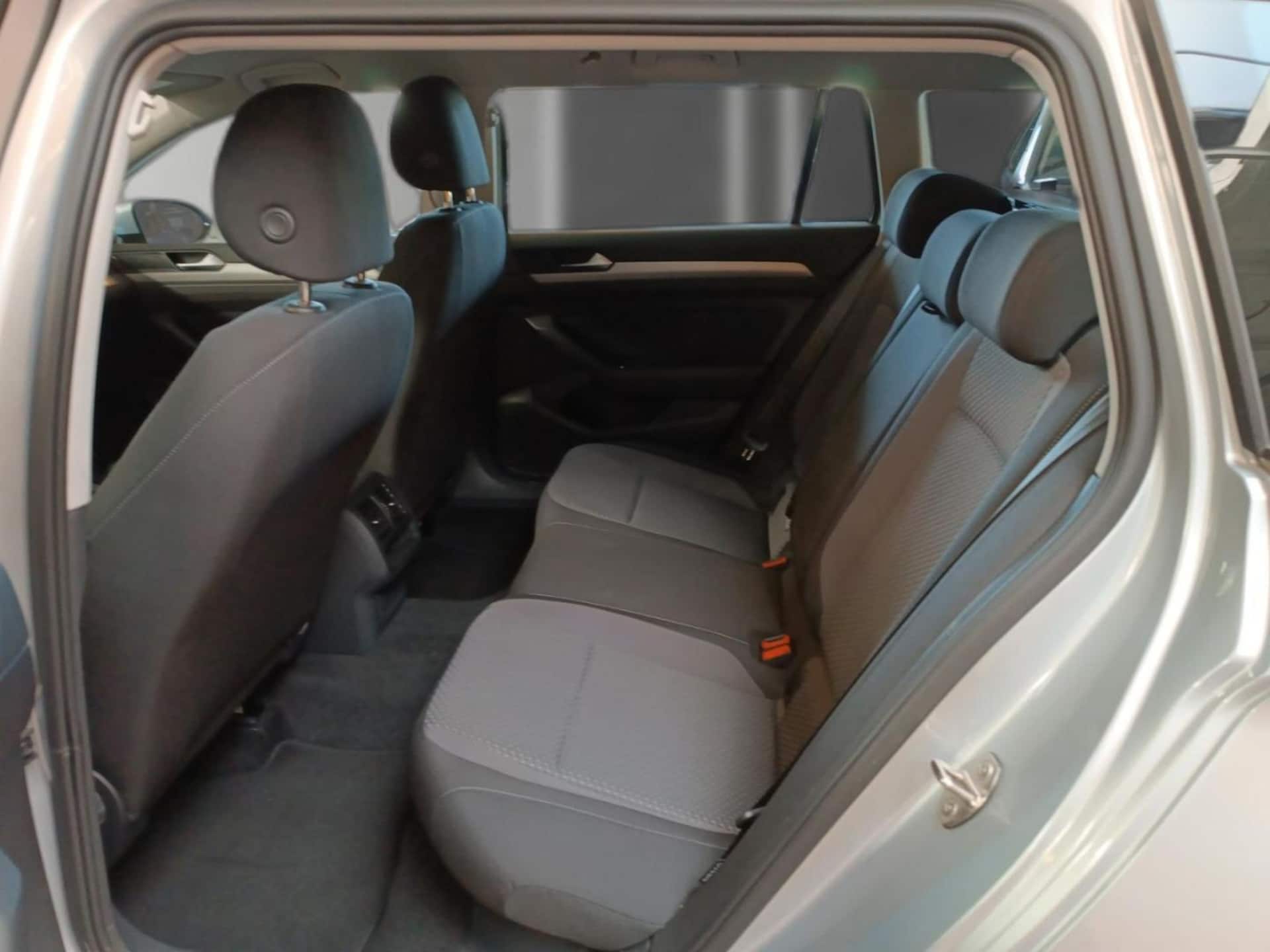 Volkswagen Passat Variant Basis-Modell