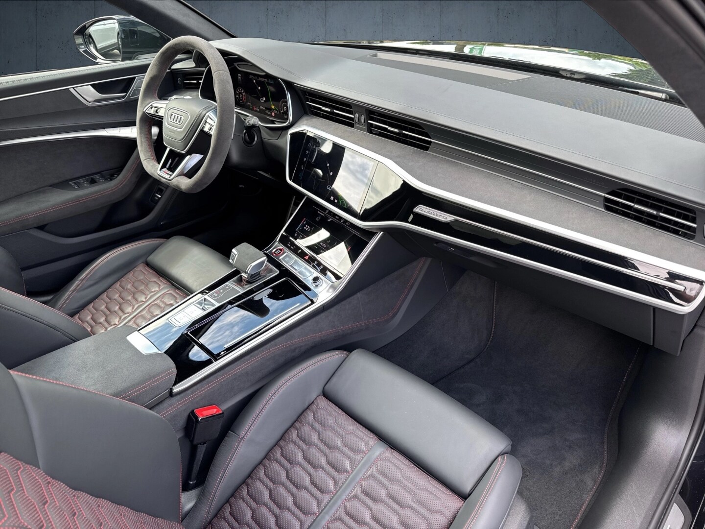 Image about Audi RS 6 Avant performance quattro tiptronic
