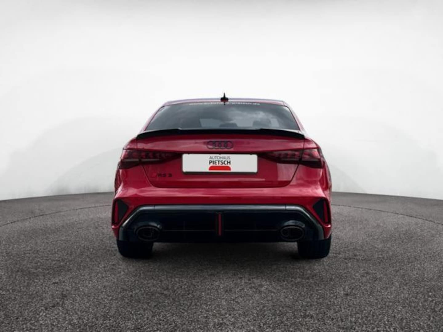 Bild über Audi RS 3 Limousine TFSI quattro S tronic - für weitere Informationen kontaktieren Sie den Audi Partner