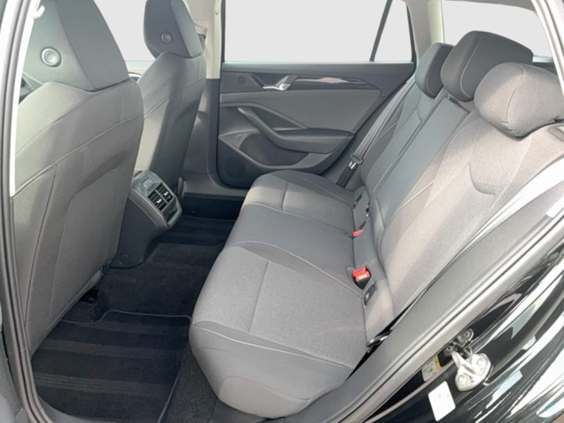 Volkswagen Passat Basis-Modell