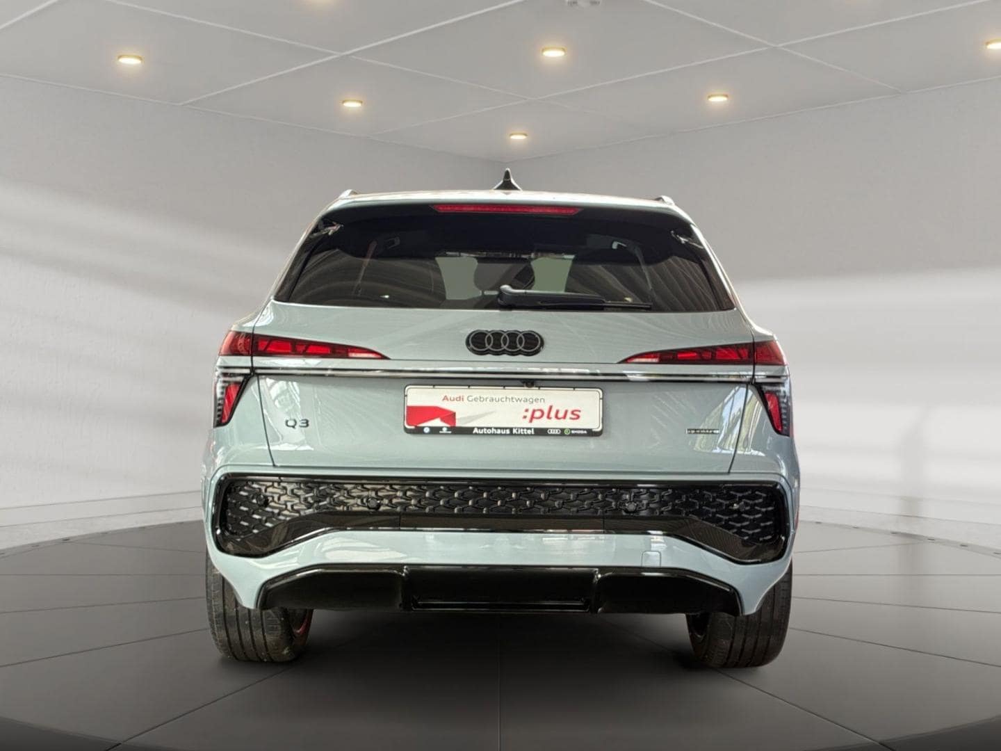 Bild über Audi Q3 SUV TFSI quattro 195 kW S tronic - für weitere Informationen kontaktieren Sie den Audi Partner