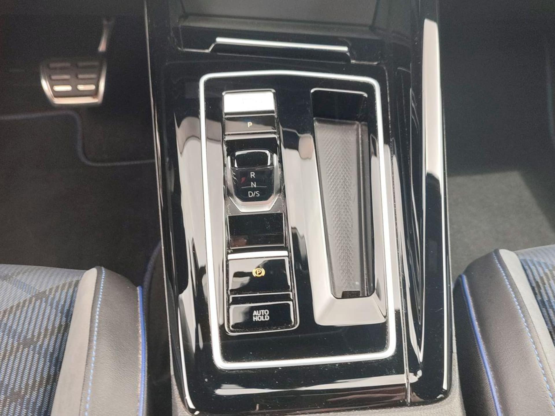 Volkswagen Golf Variant R