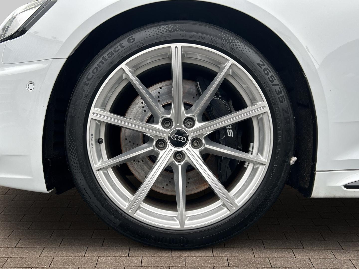 Bild über Audi RS 4 Avant TFSI quattro tiptronic - für weitere Informationen kontaktieren Sie den Audi Partner