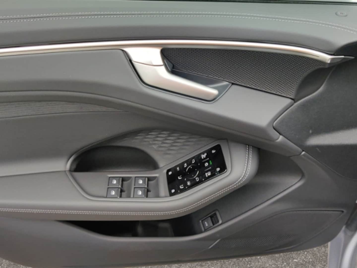 Bild über Audi A6 Avant TDI quattro 150 kW S tronic - für weitere Informationen kontaktieren Sie den Audi Partner