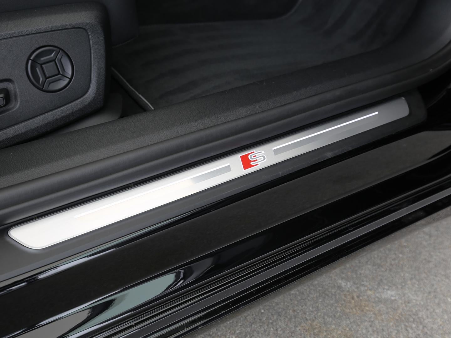 Bild über Audi S6 Avant TDI quattro tiptronic - für weitere Informationen kontaktieren Sie den Audi Partner