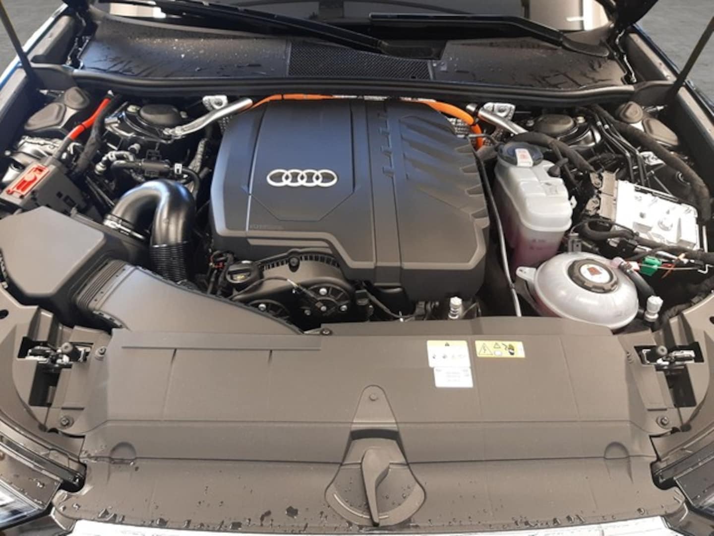 Bild über Audi A6 Avant TFSI e advanced 50 TFSI e quattro S tronic - für weitere Informationen kontaktieren Sie den Audi Partner