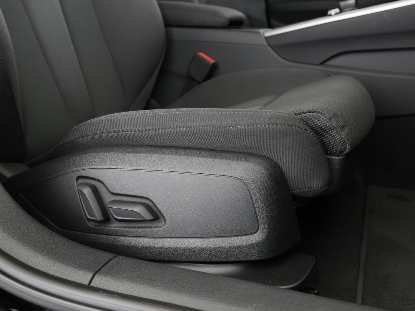 Bild über Audi A4 Avant advanced 40 TFSI quattro S tronic - für weitere Informationen kontaktieren Sie den Audi Partner