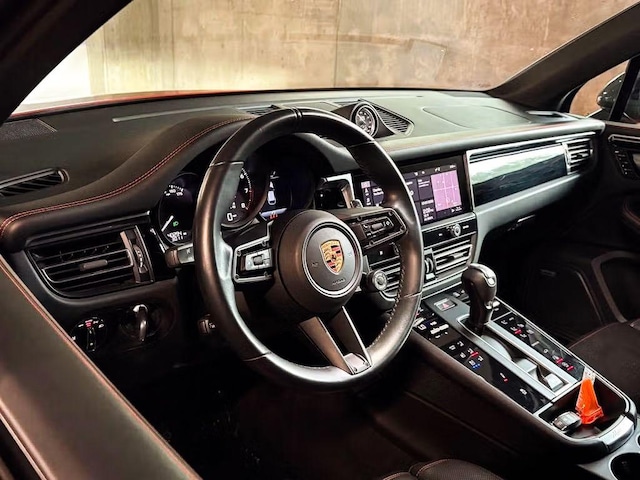 2023 Porsche Macan
