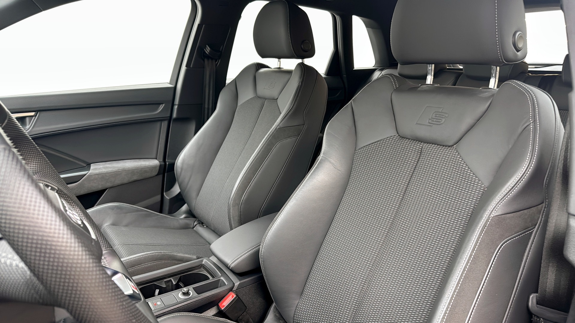 Bild som visar Audi Q3 Q3 35 TDI quattro S line 150 hk 6-växlad - för mer information kontakta din Audi Partner