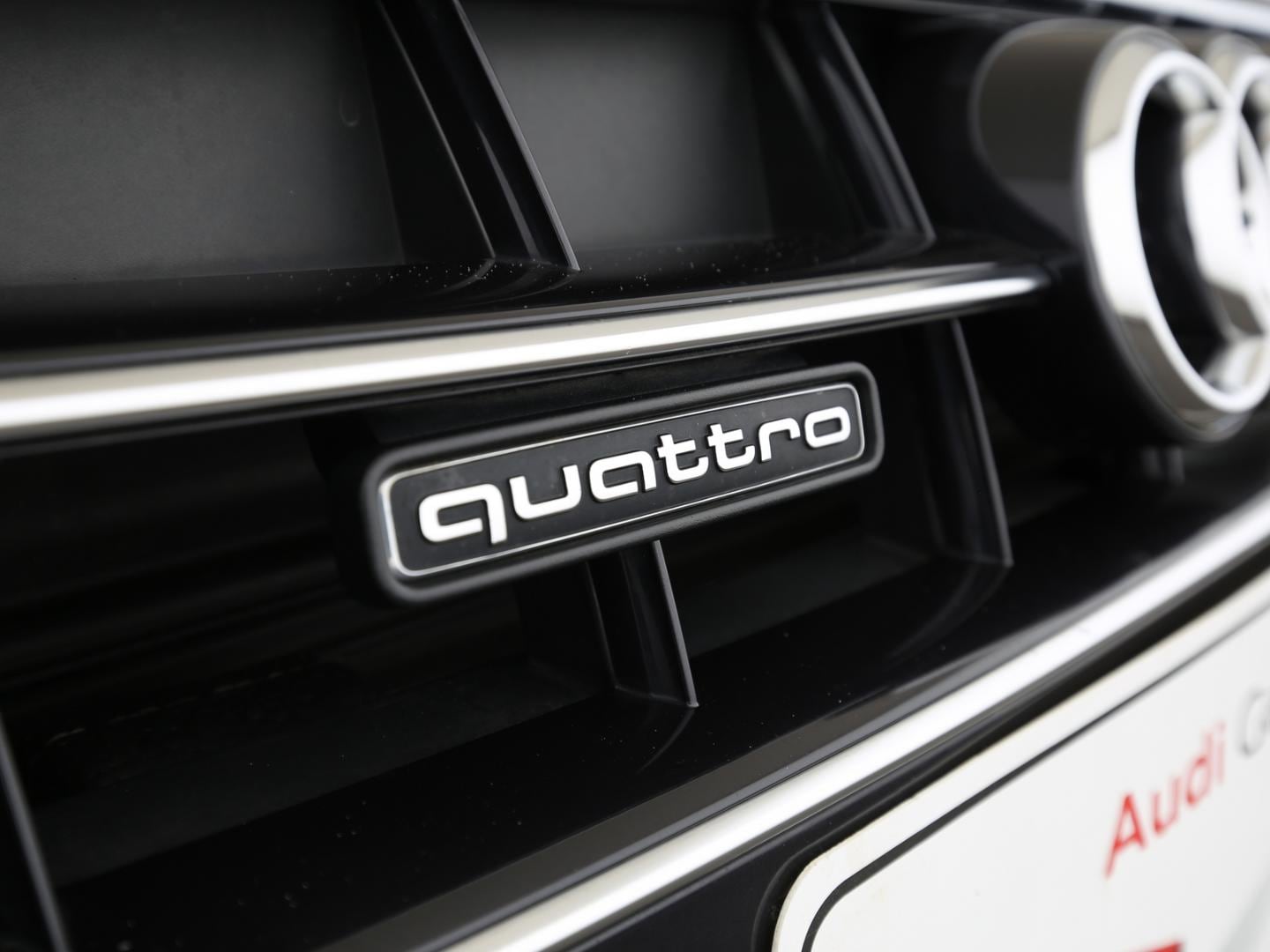 Bild über Audi A4 Avant advanced 40 TFSI quattro S tronic - für weitere Informationen kontaktieren Sie den Audi Partner