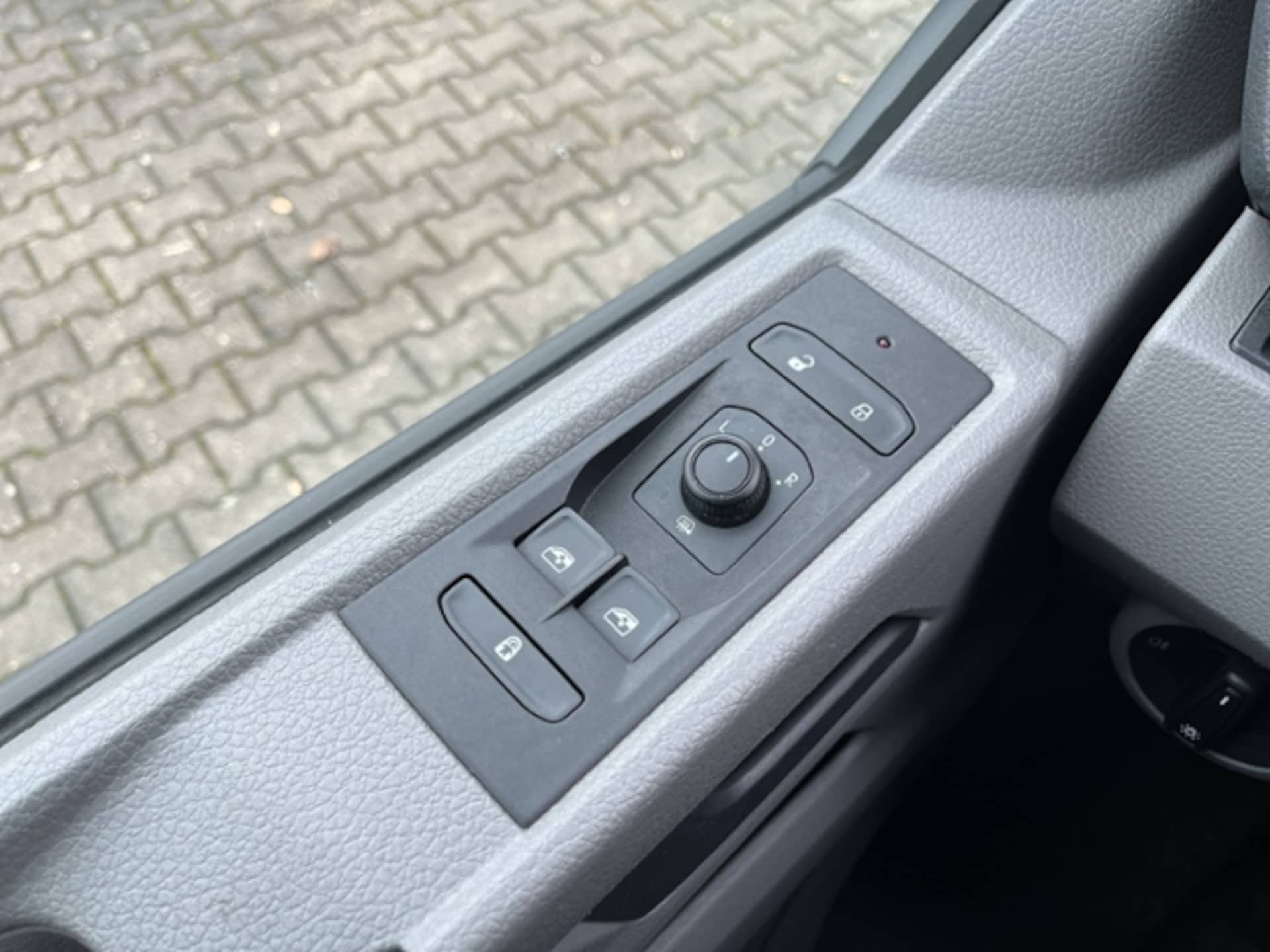 Volkswagen T6.1 Transporter Kombi langer Radstand