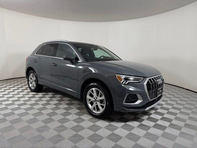 2023 Audi Q3 40 TFSI Premium quattro's photo