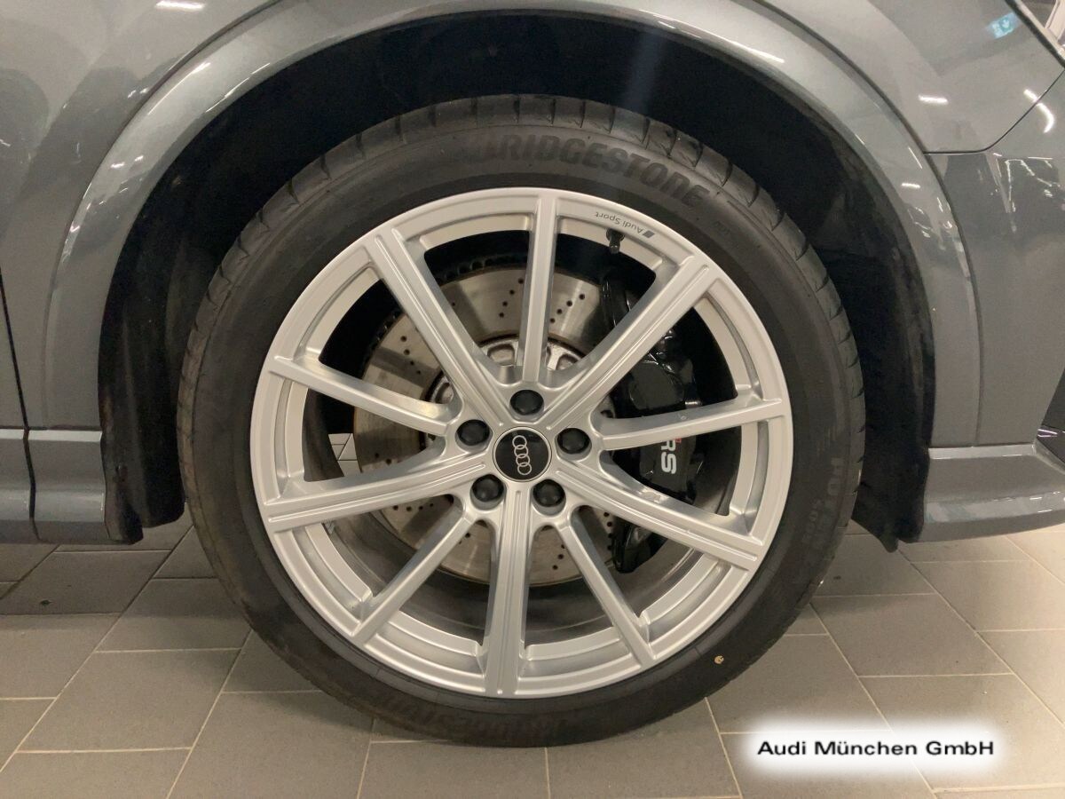 Image about Audi RS Q3 TFSI quattro S tronic