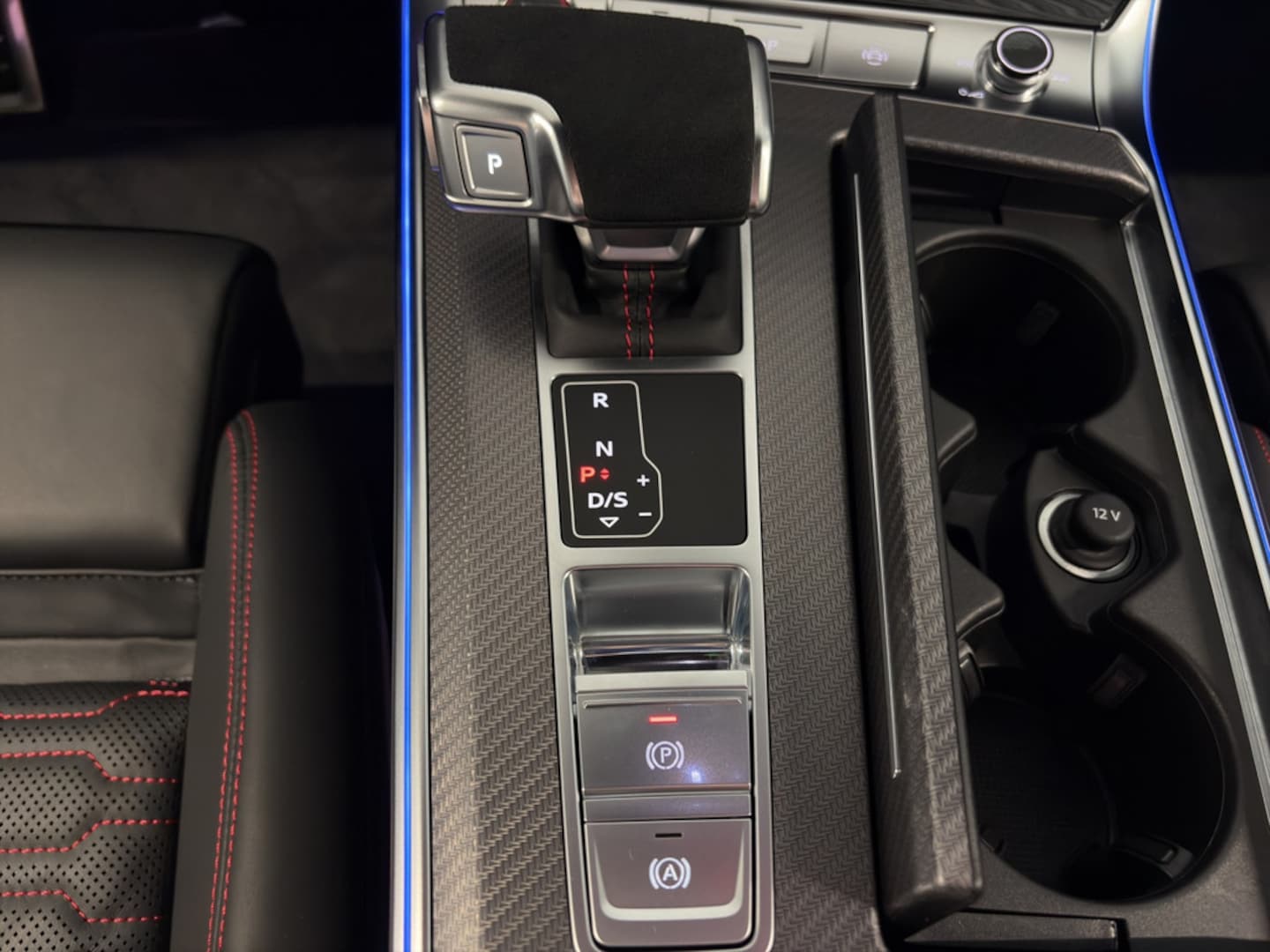 Bild über Audi RS 6 Avant performance quattro tiptronic - für weitere Informationen kontaktieren Sie den Audi Partner