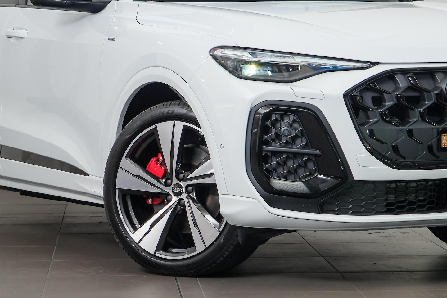 Image about Audi Q5 SUV e-hybrid quattro S tronic