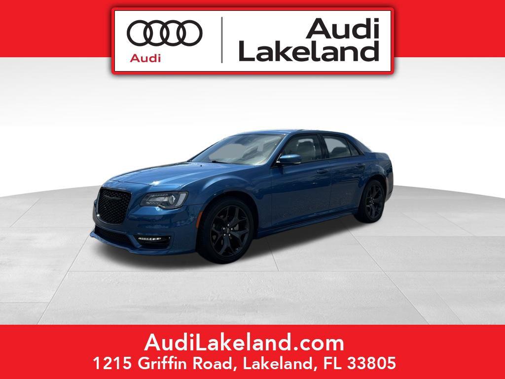 2023 Chrysler 300 Touring L RWD's photo