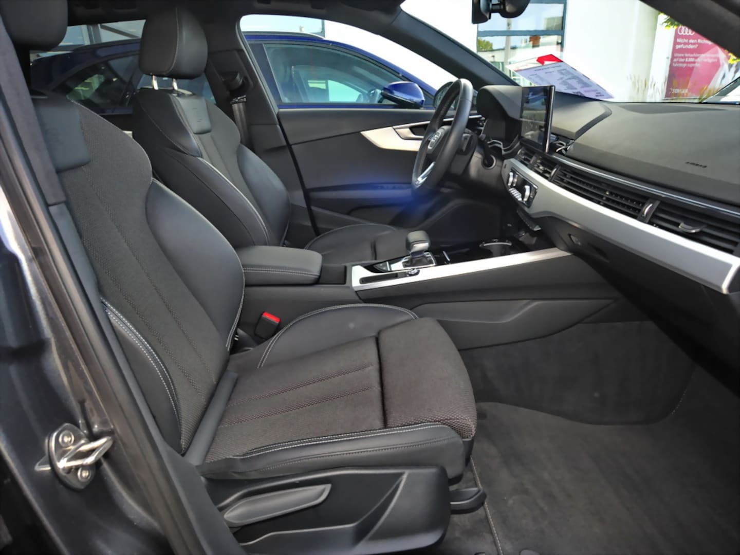 Bild über Audi A4 Avant S line 40 TFSI S tronic - für weitere Informationen kontaktieren Sie den Audi Partner