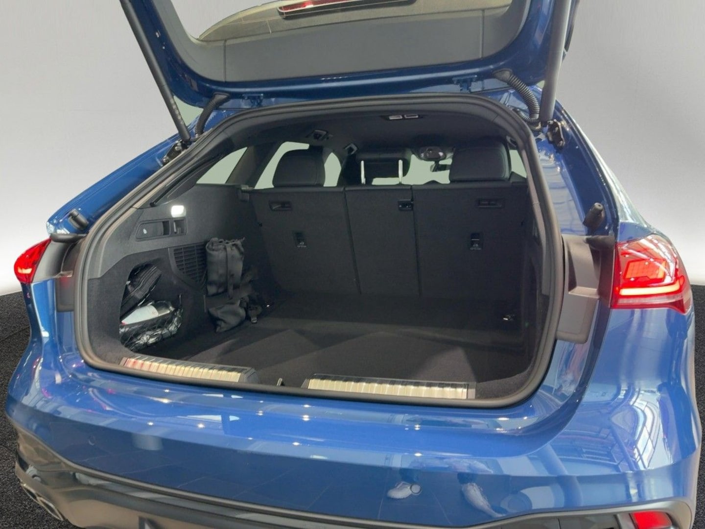 Bild über Audi A5 Avant TDI quattro 150 kW S tronic - für weitere Informationen kontaktieren Sie den Audi Partner