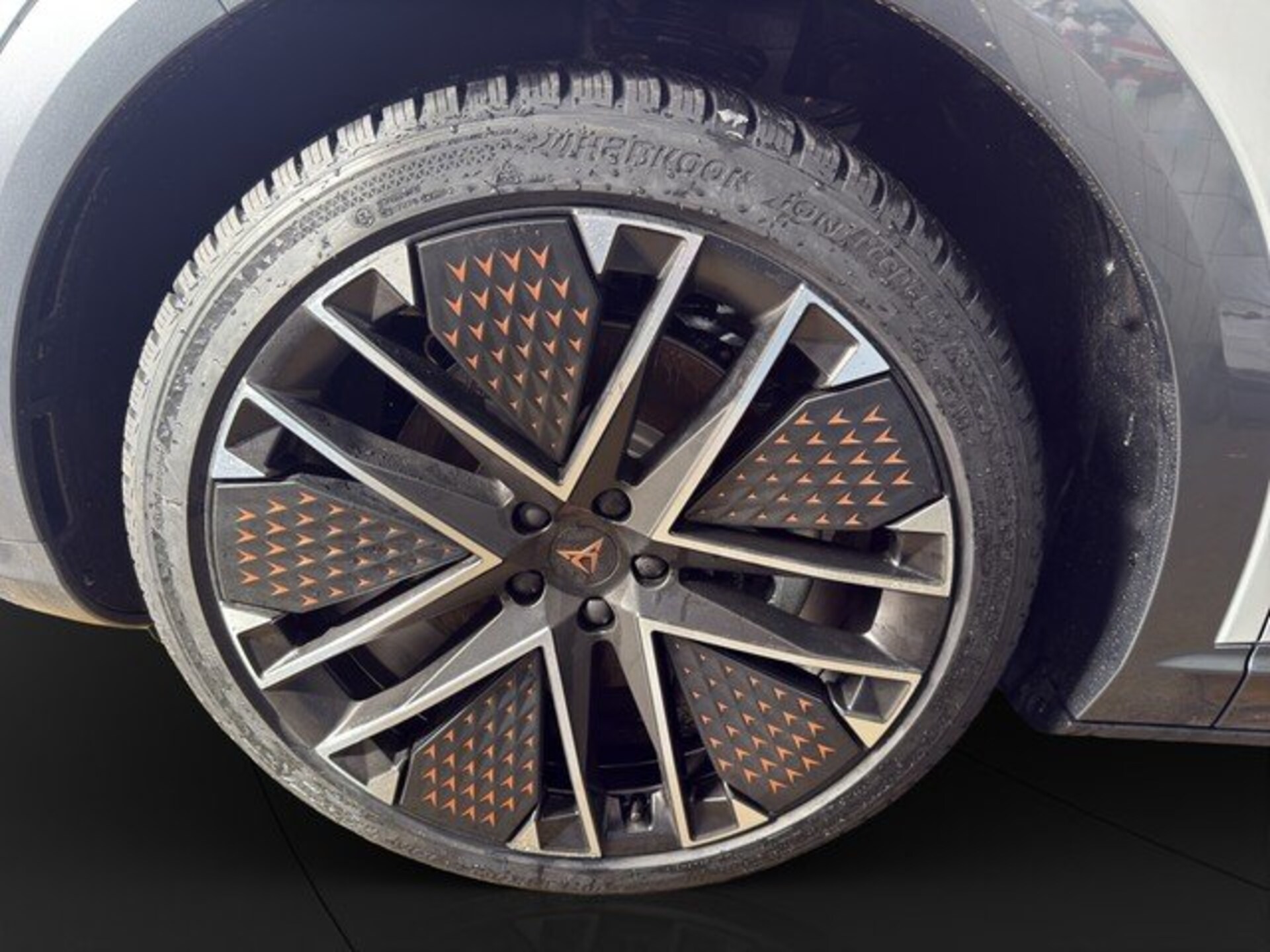 CUPRA Tavascan VZ