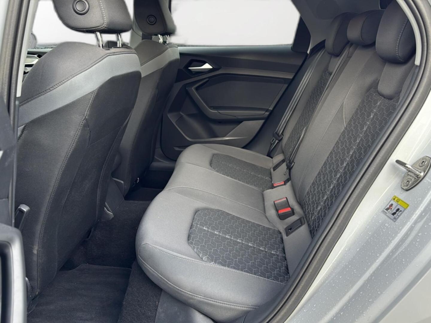 Bild über Audi A1 Sportback S line 25 TFSI S tronic - für weitere Informationen kontaktieren Sie den Audi Partner