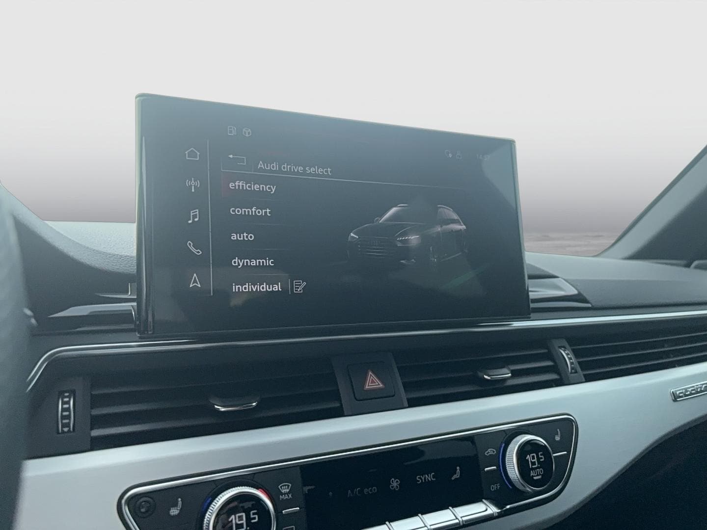 Bild über Audi S4 Avant TDI quattro tiptronic - für weitere Informationen kontaktieren Sie den Audi Partner