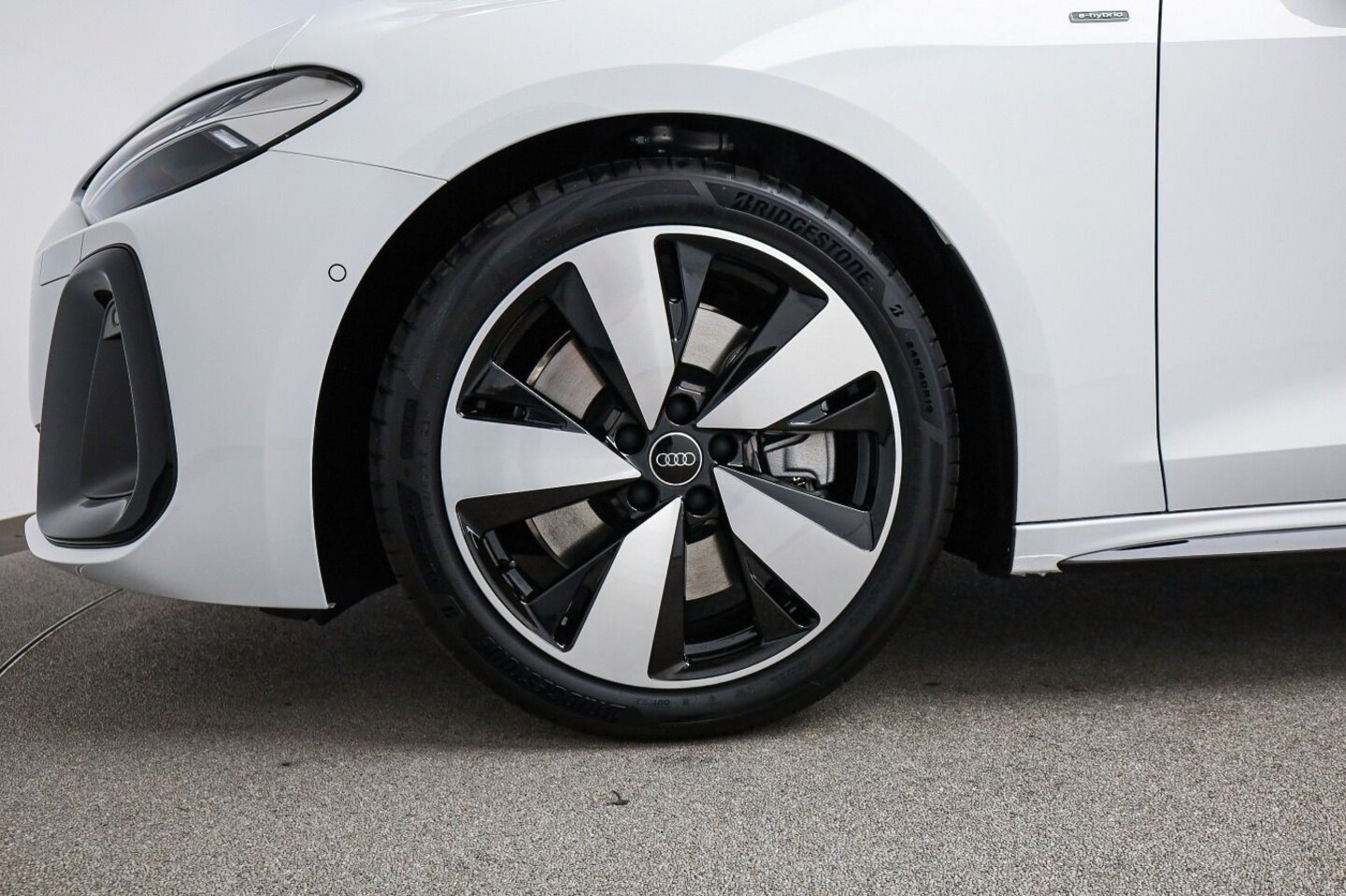 Bild über Audi A5 Avant e-hybrid e-hybrid quattro 220 kW S tronic - für weitere Informationen kontaktieren Sie den Audi Partner