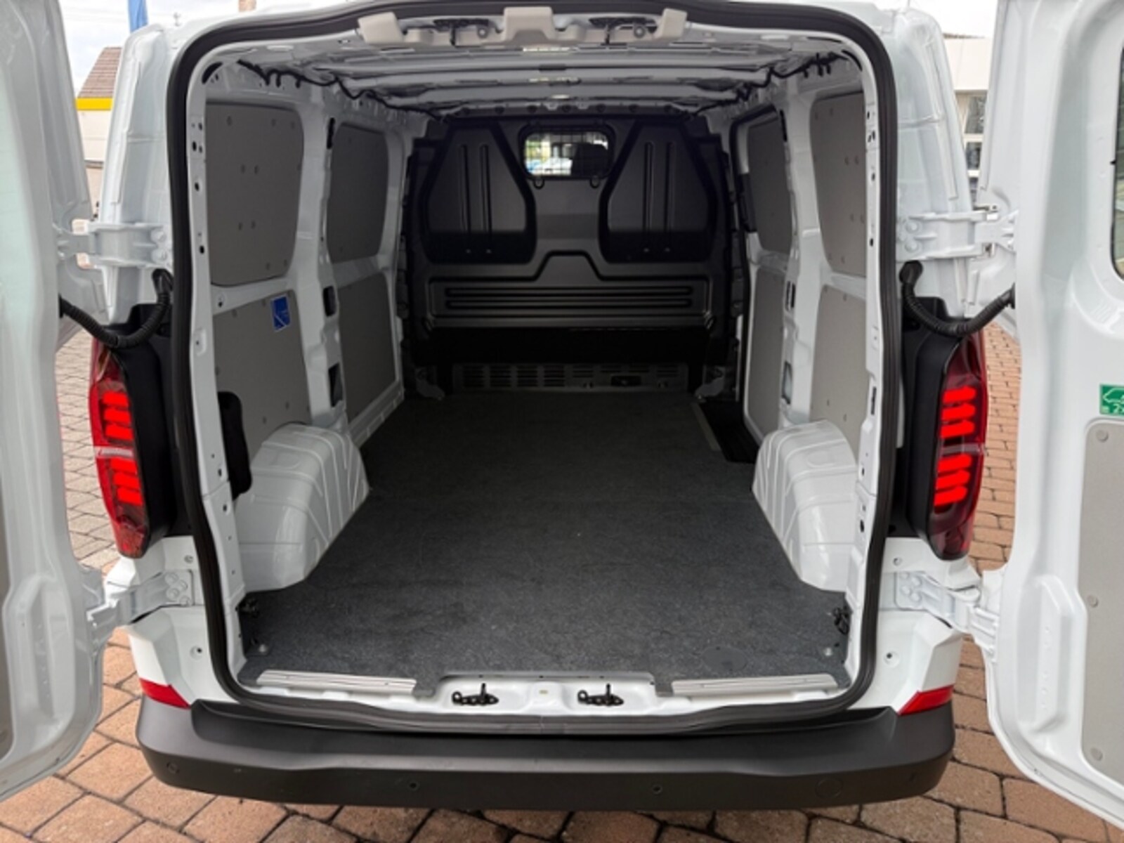 Volkswagen Transporter Kasten kurzer Radstand – Bild 7
