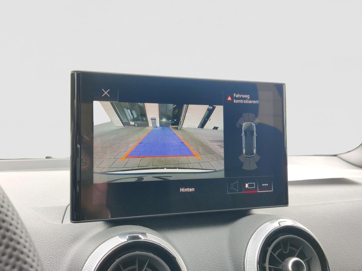 Bild über Audi Q2 advanced 35 TFSI S tronic - für weitere Informationen kontaktieren Sie den Audi Partner