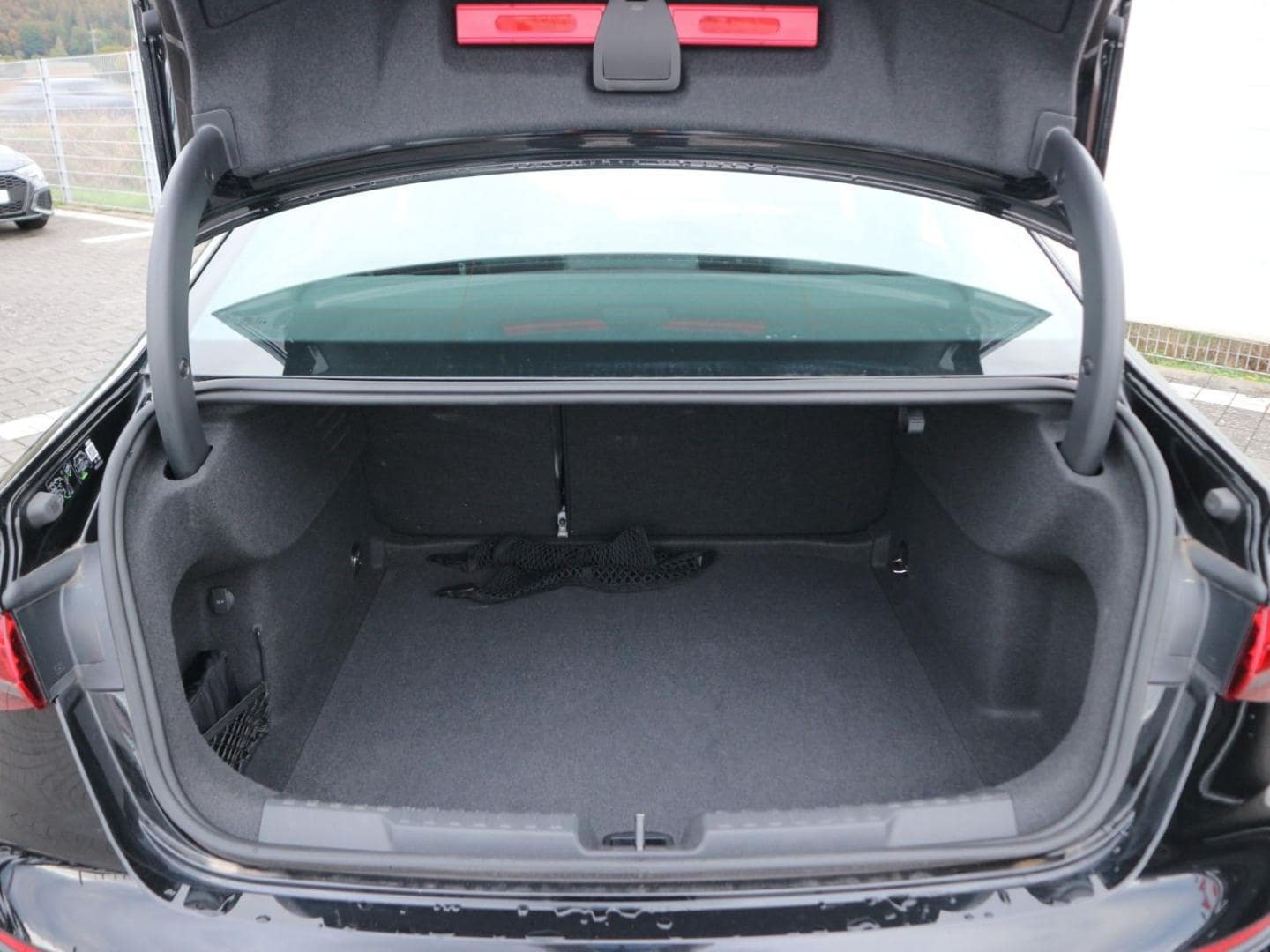 Bild über Audi A3 Limousine TDI S tronic - für weitere Informationen kontaktieren Sie den Audi Partner