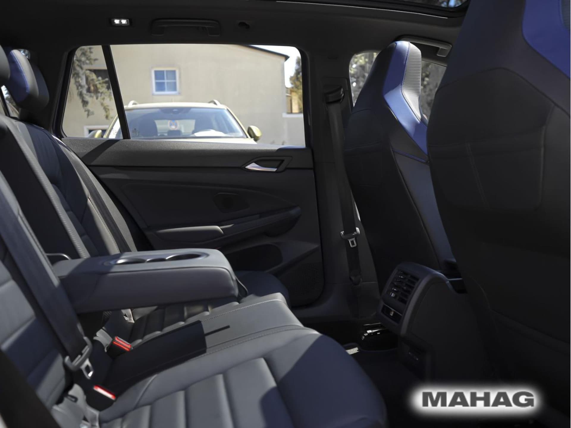 Volkswagen Golf Variant R