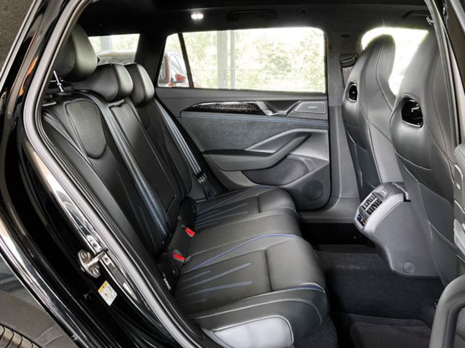 Volkswagen Passat – Bild 11
