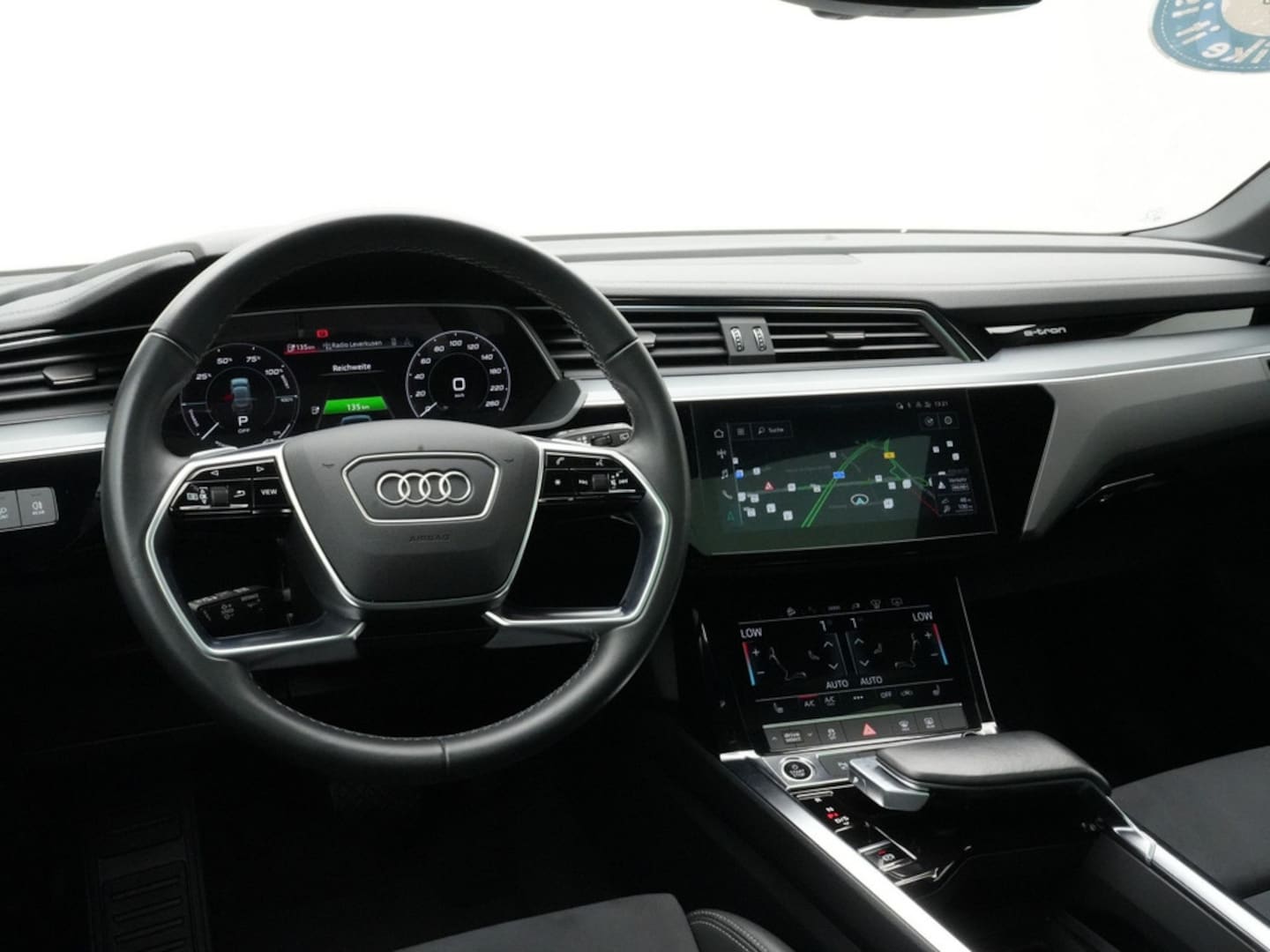 Bild über Audi Q8 e-tron S line 50 e-tron quattro - für weitere Informationen kontaktieren Sie den Audi Partner