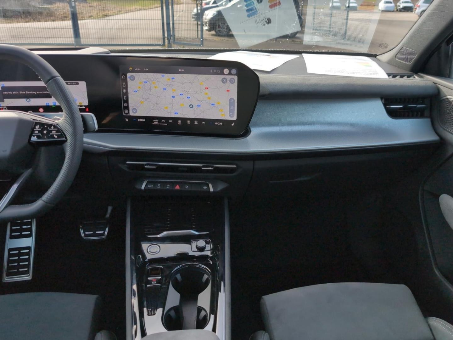 Bild über Audi Q3 SUV TFSI quattro 195 kW S tronic - für weitere Informationen kontaktieren Sie den Audi Partner