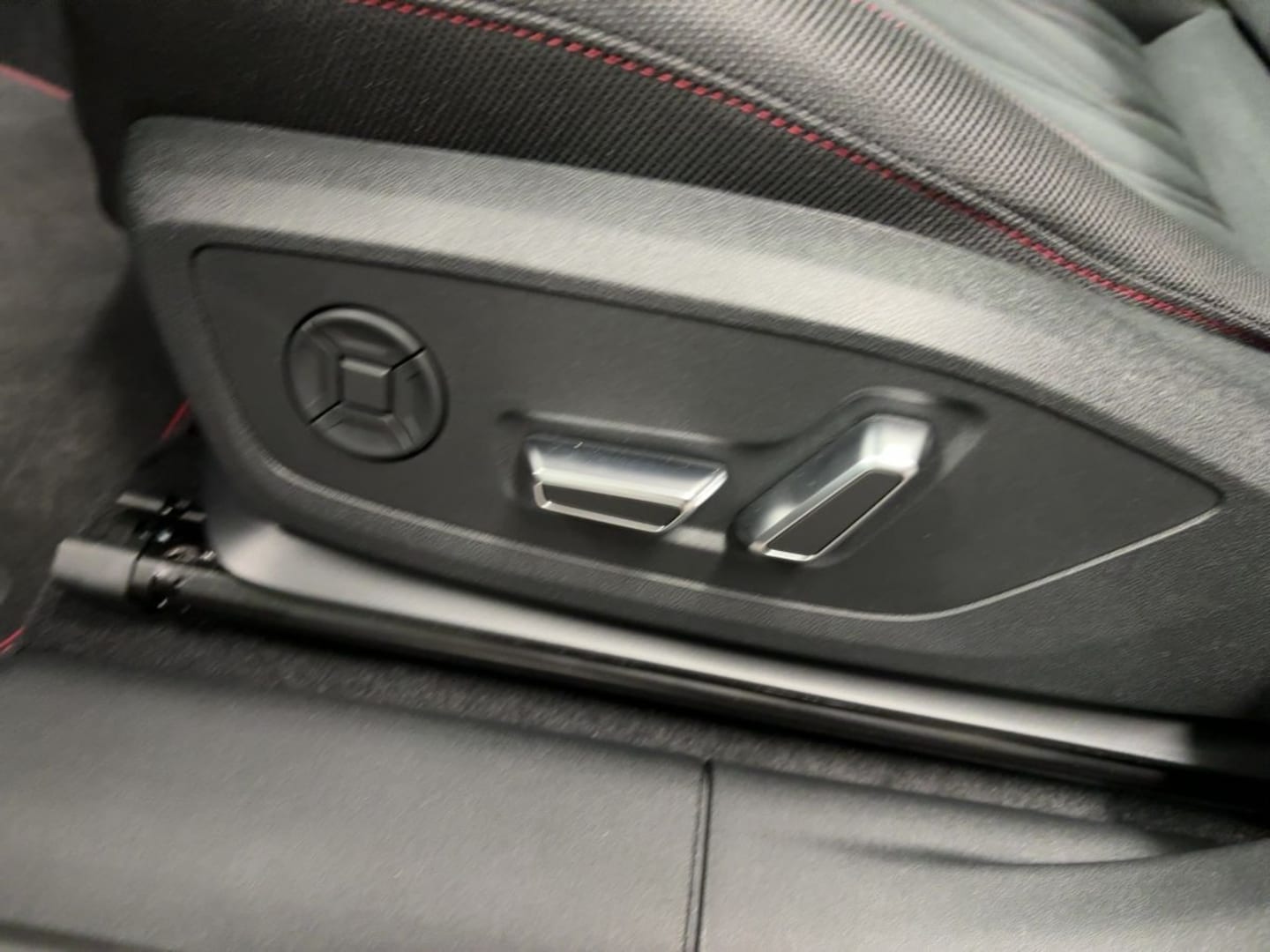 Bild über Audi Q3 Sportback e-hybrid e-hybrid 200 kW S tronic - für weitere Informationen kontaktieren Sie den Audi Partner