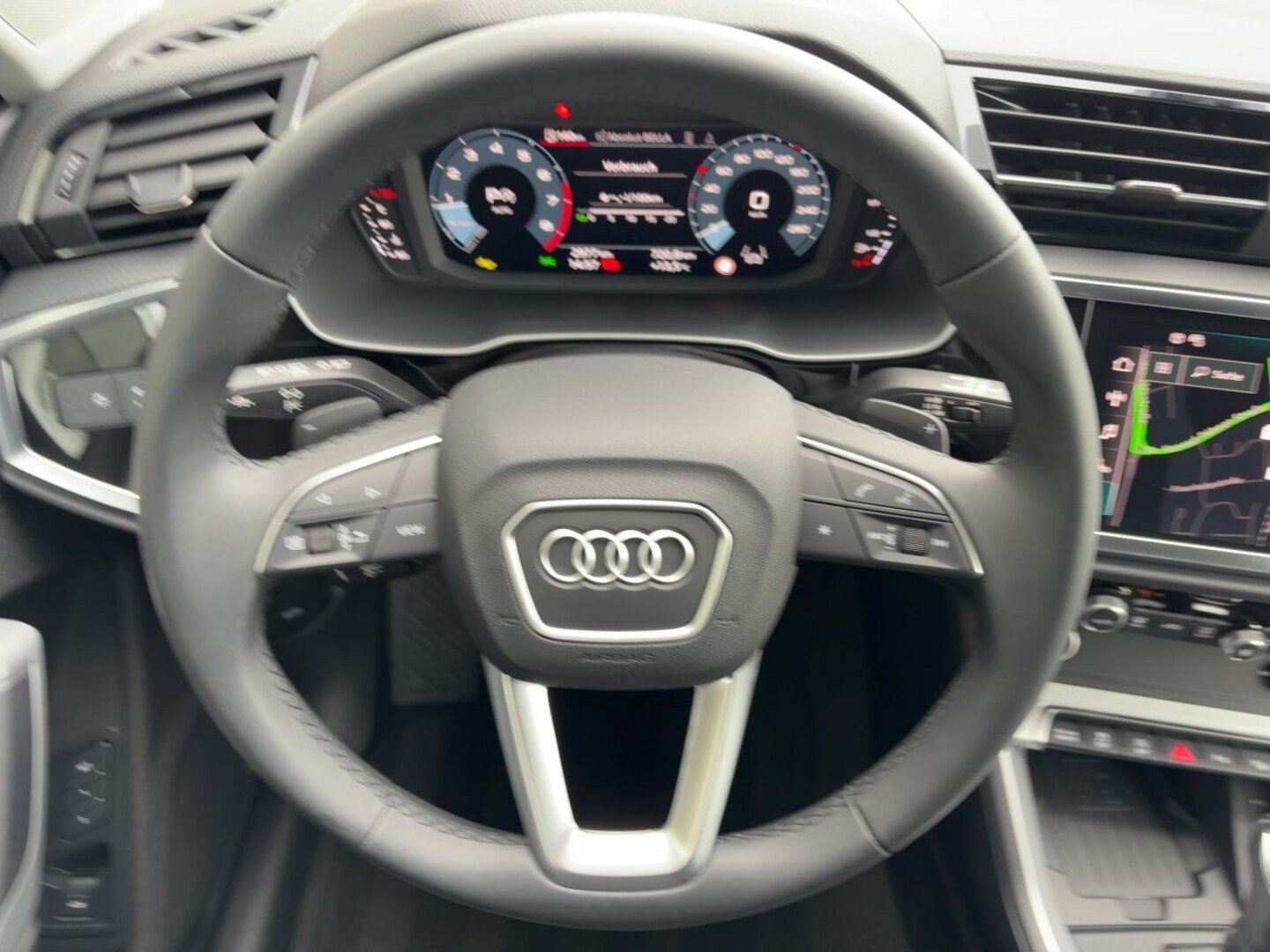 Bild über Audi Q3 Sportback TFSI 110 kW S tronic - für weitere Informationen kontaktieren Sie den Audi Partner