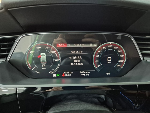 Audi Q8 e-tron 55 quattro Premium kW 9