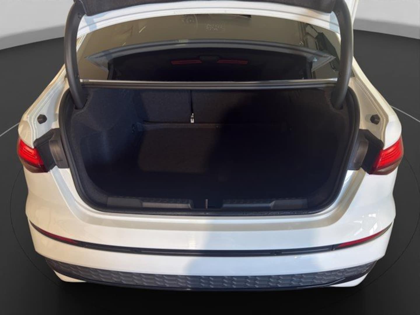 Bild über Audi A3 Limousine advanced 30 TFSI S tronic - für weitere Informationen kontaktieren Sie den Audi Partner