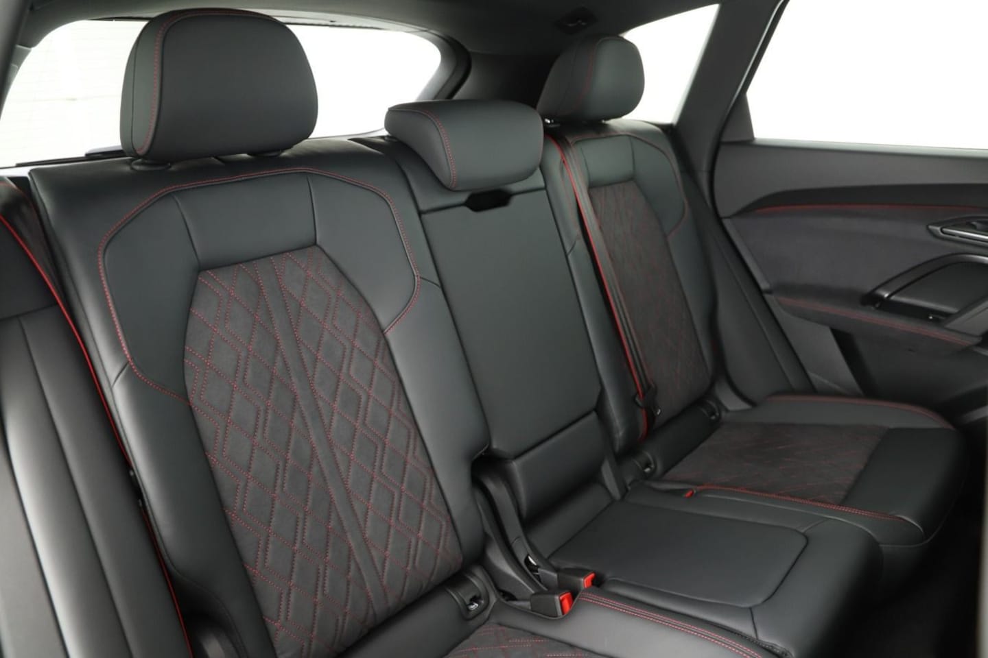 Bild über Audi Q5 SUV TDI quattro 150 kW S tronic - für weitere Informationen kontaktieren Sie den Audi Partner