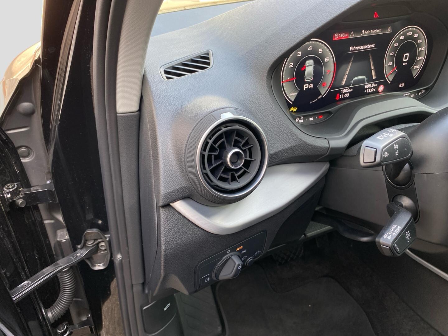 Bild über Audi Q2 advanced 35 TFSI S tronic - für weitere Informationen kontaktieren Sie den Audi Partner