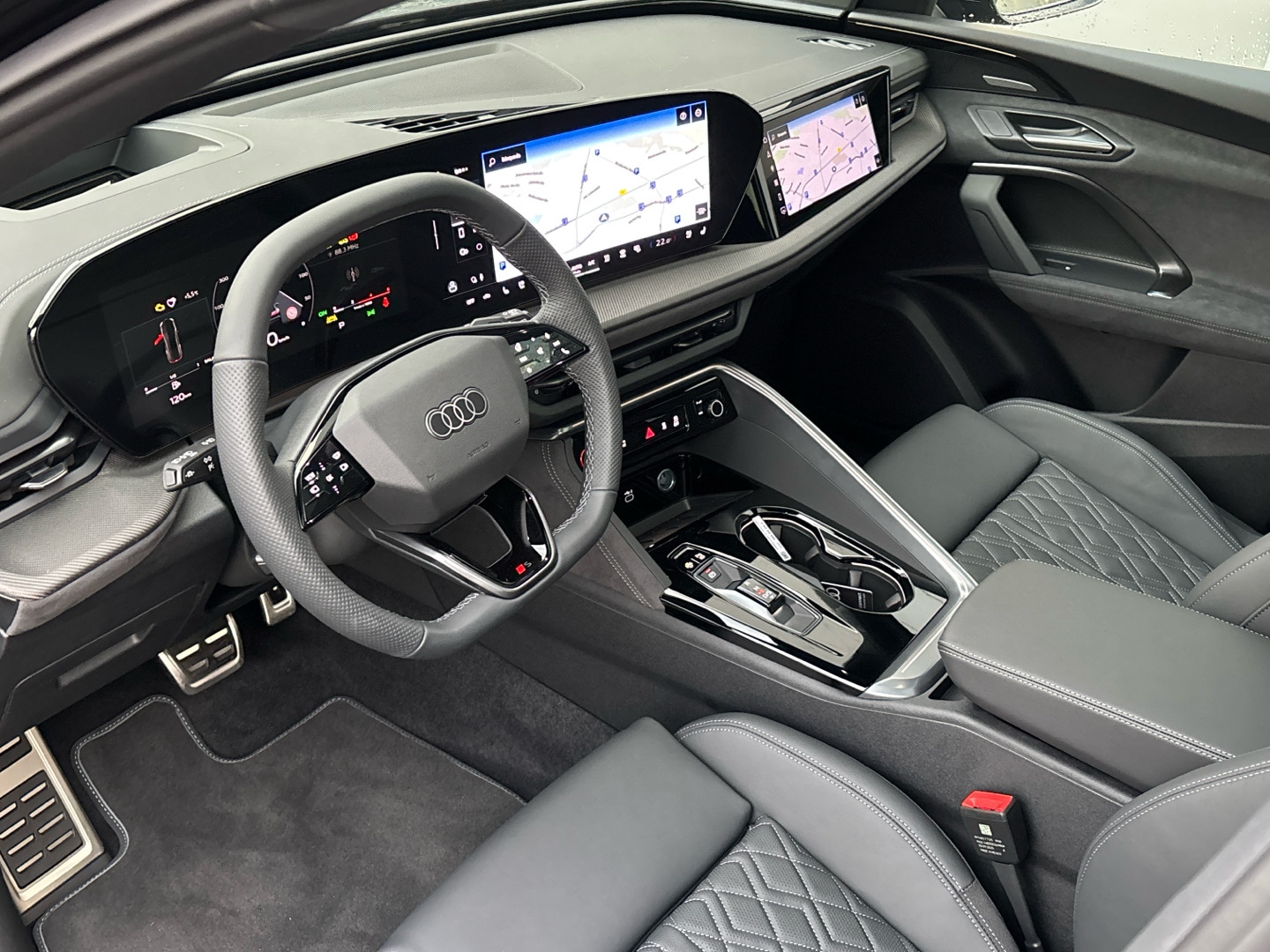 Bild über Audi Q5 SUV TDI quattro 150 kW S tronic - für weitere Informationen kontaktieren Sie den Audi Partner