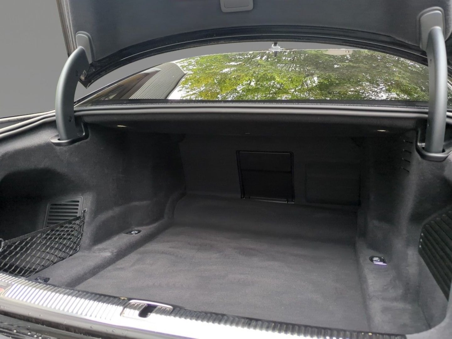 Bild über Audi S8 TFSI quattro tiptronic - für weitere Informationen kontaktieren Sie den Audi Partner
