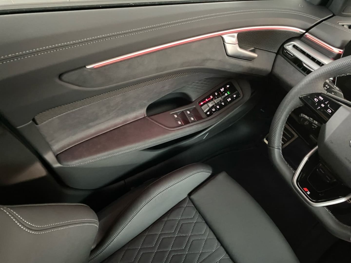 Bild über Audi A6 Limousine e-hybrid edition one e-hybrid quattro 220 kW S tronic - für weitere Informationen kontaktieren Sie den Audi Partner