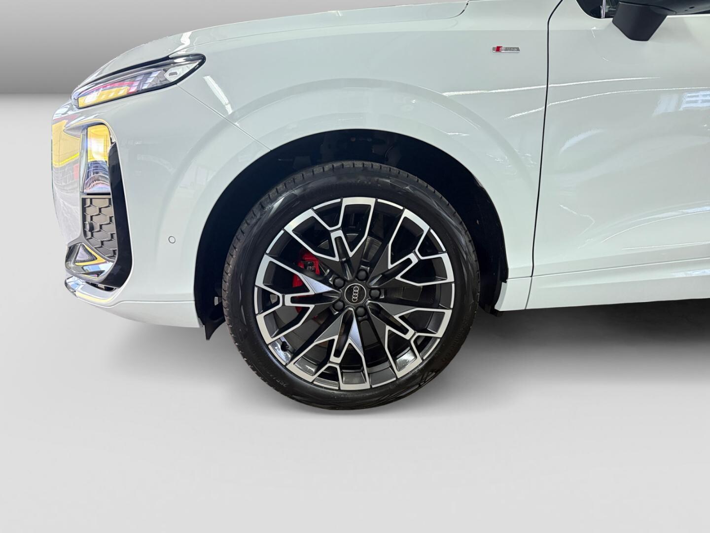 Bild über Audi Q3 SUV TFSI 110 kW S tronic - für weitere Informationen kontaktieren Sie den Audi Partner