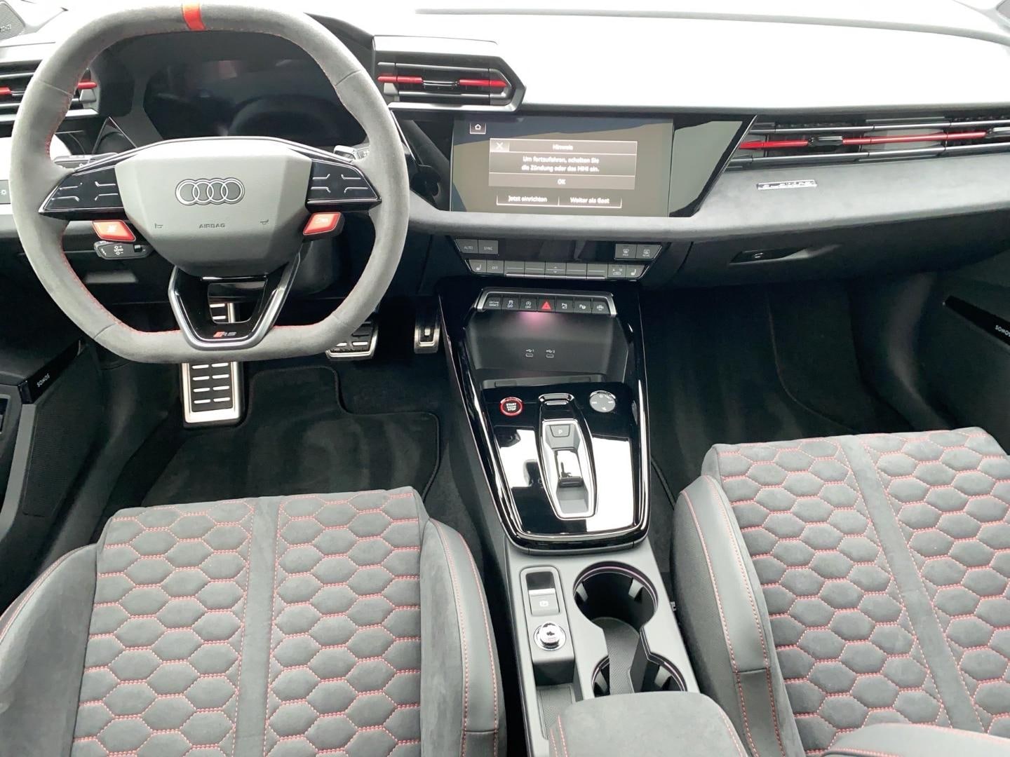 Bild über Audi RS 3 Sportback TFSI quattro 294 kW S tronic - für weitere Informationen kontaktieren Sie den Audi Partner