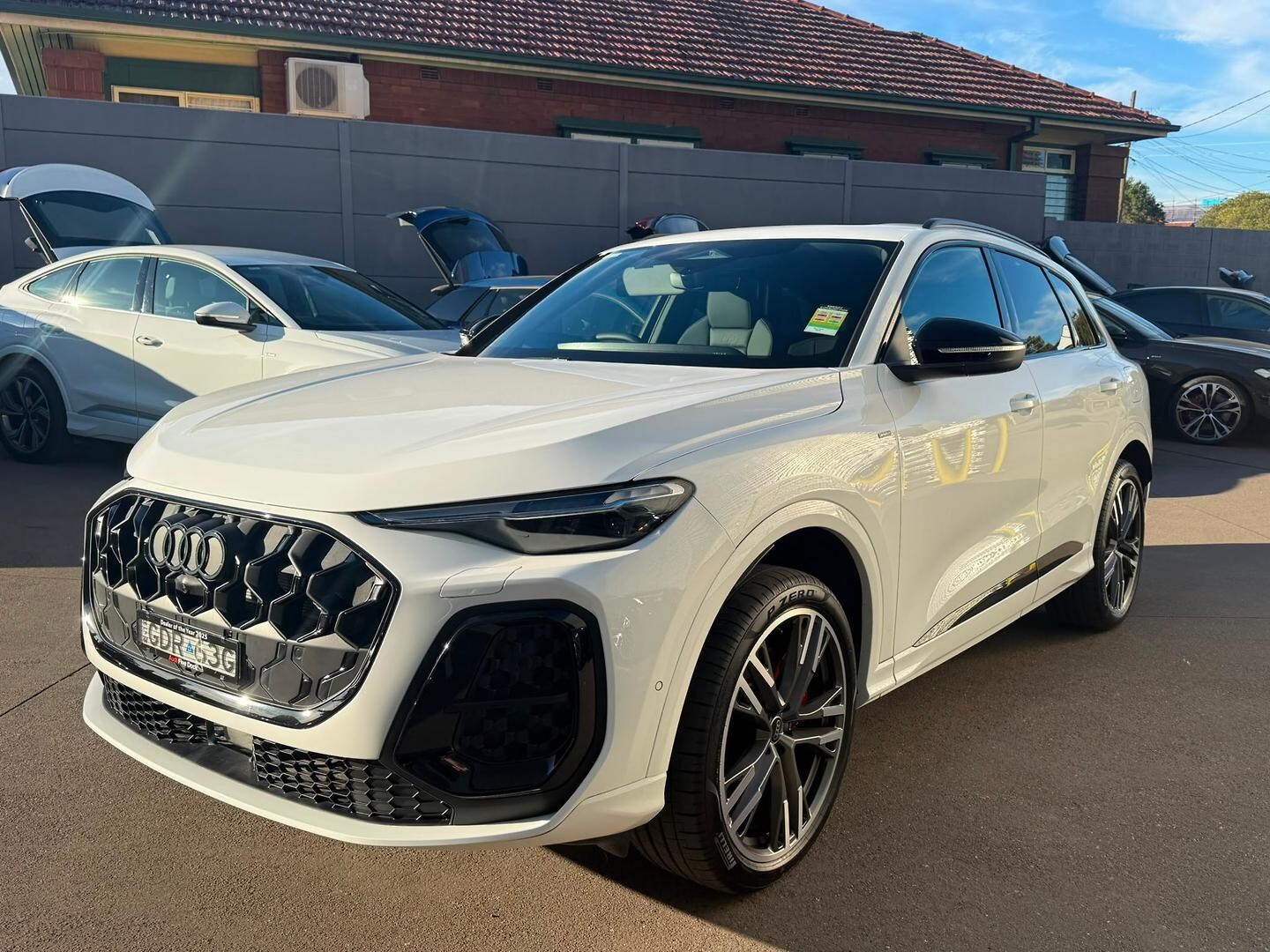 Image about Audi Q5 SUV e-hybrid quattro S tronic