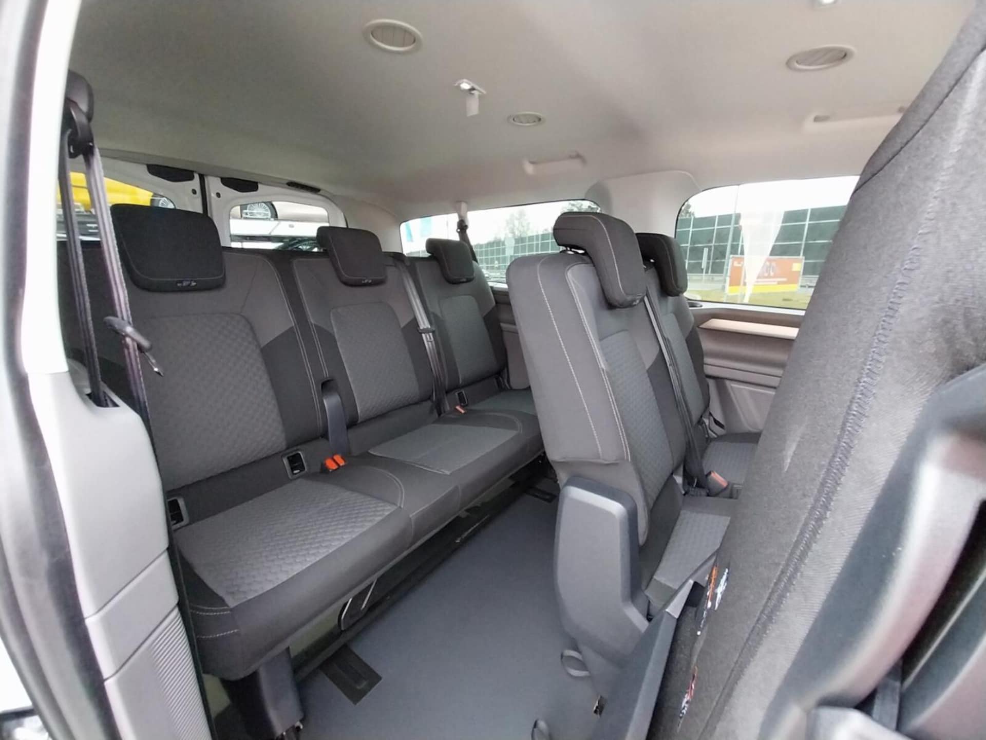 Volkswagen Caravelle długi roztaw osi Model bazowy