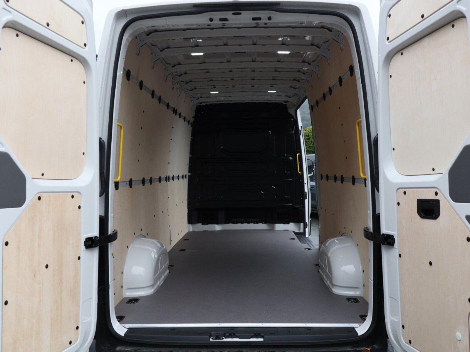 Volkswagen Crafter Kasten langer Radstand – Bild 11