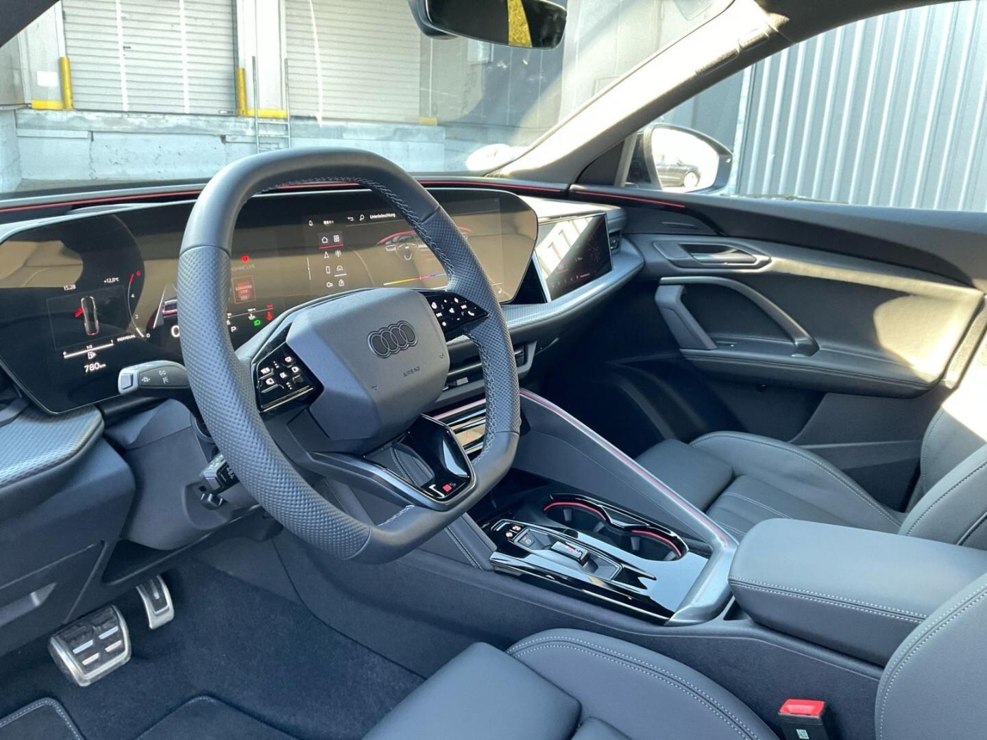 Bild über Audi Q5 SUV TDI quattro 150 kW S tronic - für weitere Informationen kontaktieren Sie den Audi Partner
