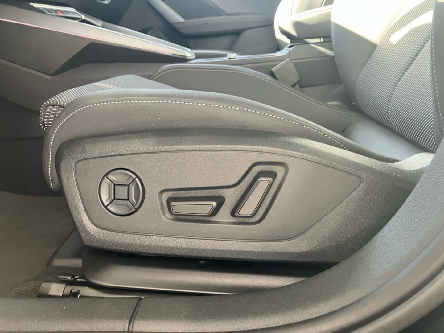 Bild über Audi A3 Sportback S line 35 TFSI S tronic - für weitere Informationen kontaktieren Sie den Audi Partner