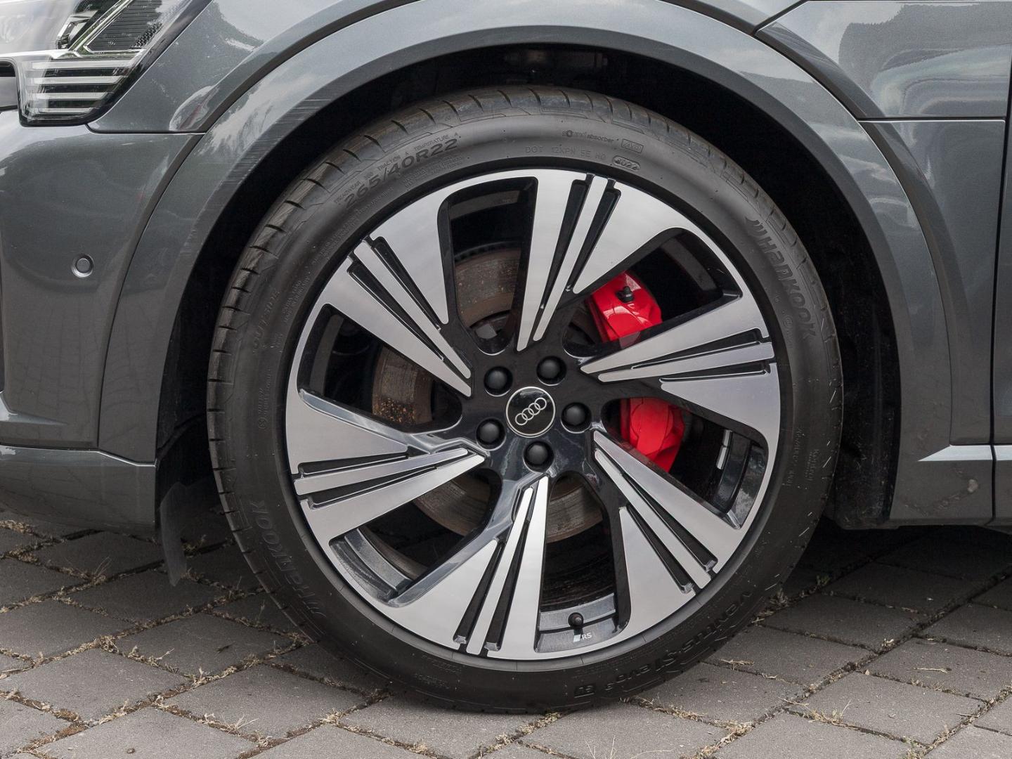 Image about Audi Q8 e-tron S line 55 e-tron quattro